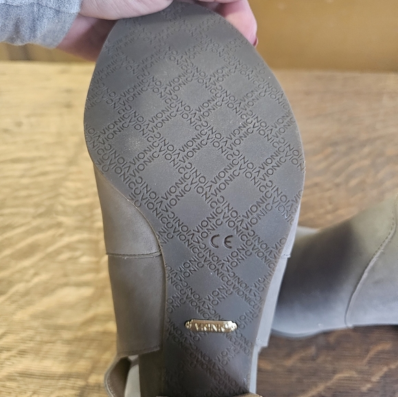 Vionic Open Toe 8.5 Cute Shoe!!! - Picture 7 of 7